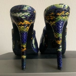 Colorful snakeskin mules 8.5